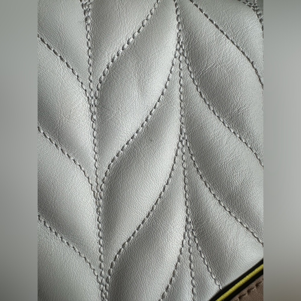 EUC Kate Spade Emelyn Briar Lane quilted bag medium - Picture 3 of 10